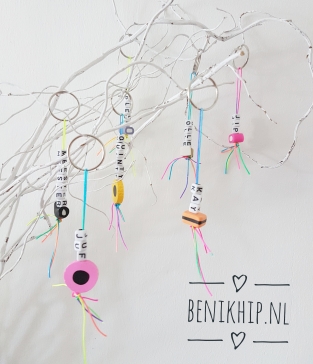 Diy gelukspoppetje drop sleutelhanger