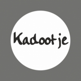 ronde kado sticker kadootje wit met zwarte tekst 